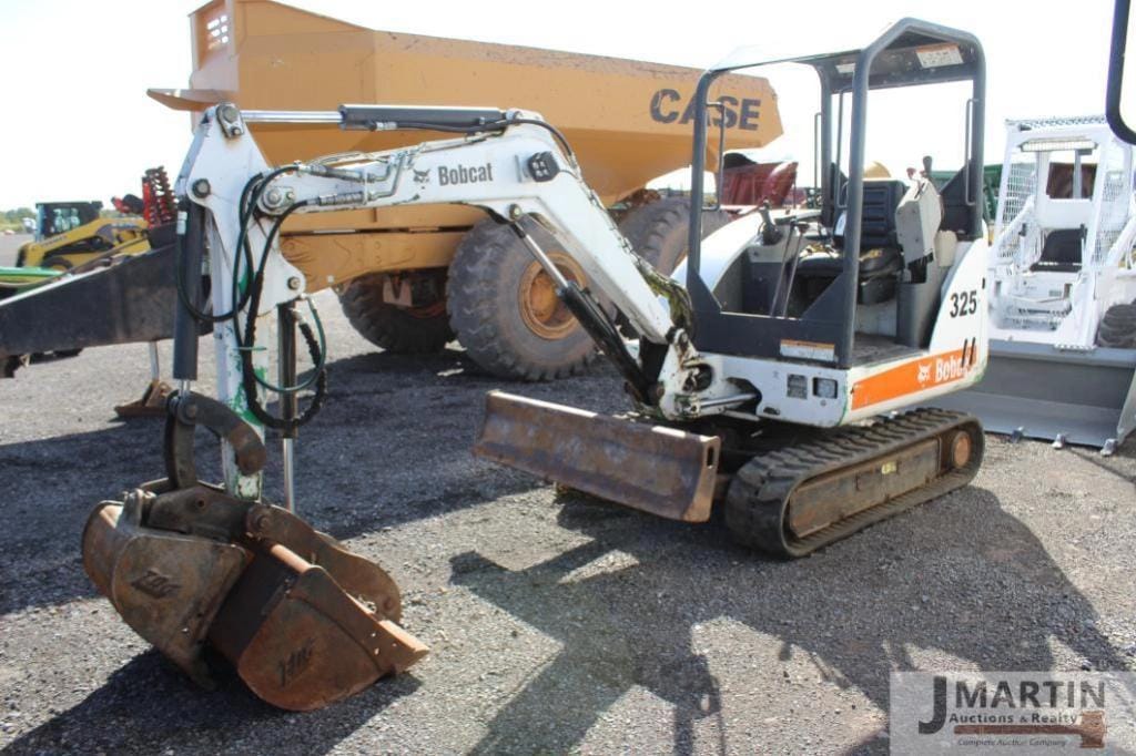 Main image Bobcat 325