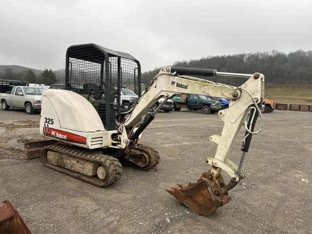 Image of Bobcat 325 equipment image 4