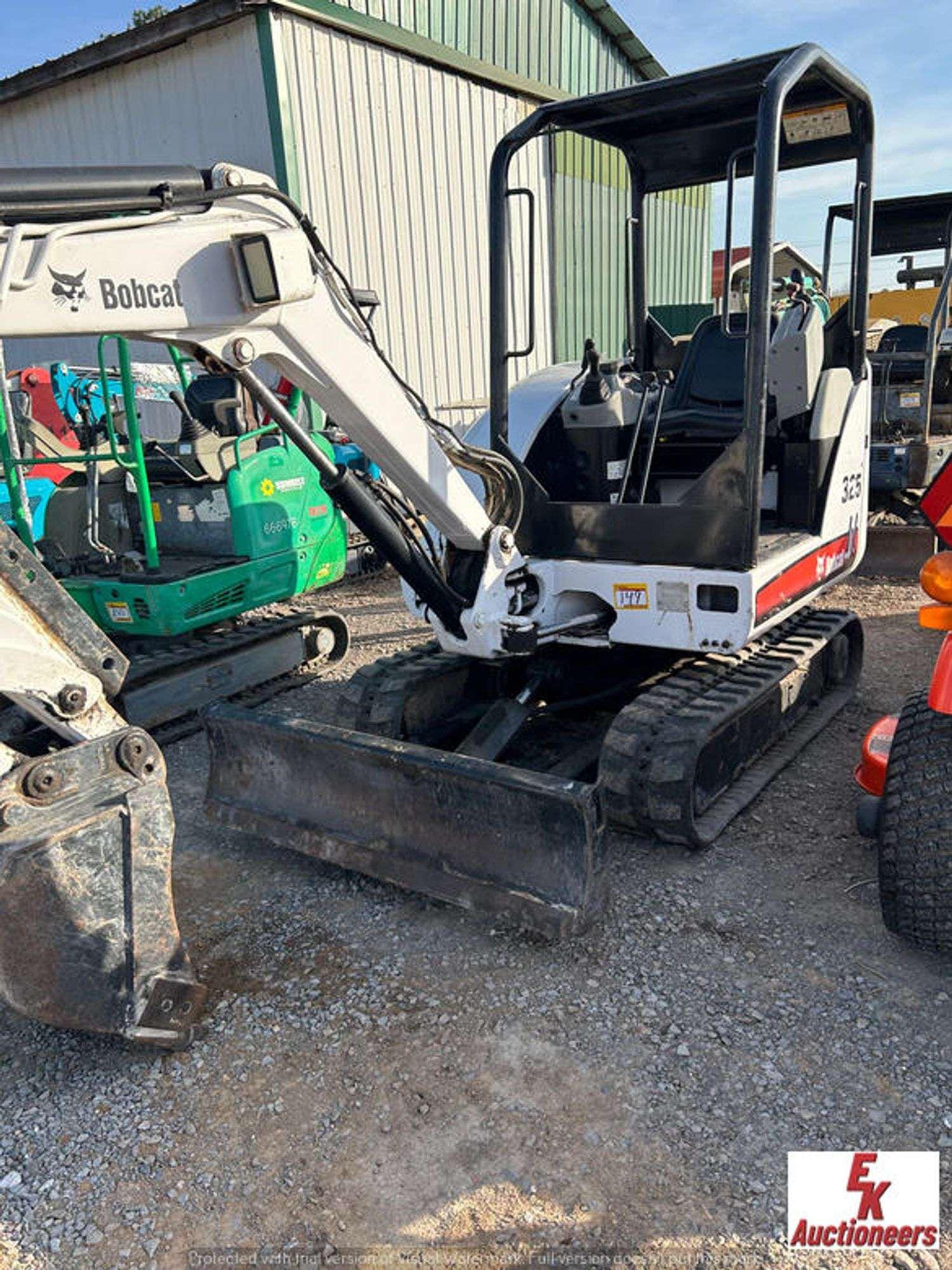 Main image Bobcat 325