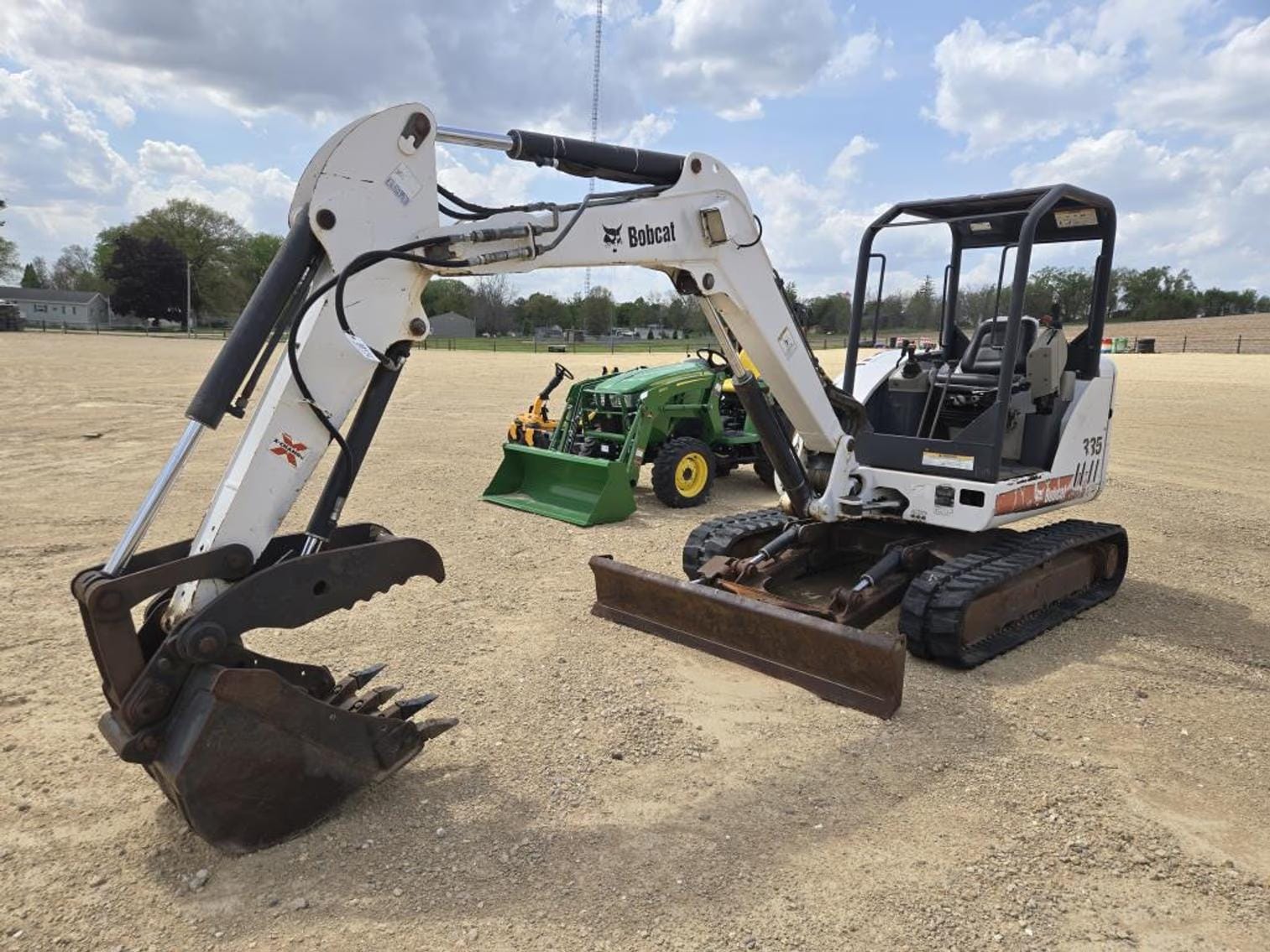 Bobcat 335 Equipment Image0
