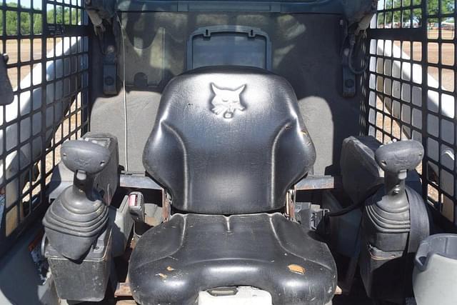 Image of Bobcat T450 equipment image 4