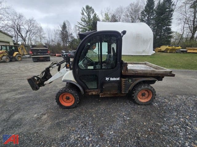 Image of Bobcat Toolcat 5600 equipment image 1