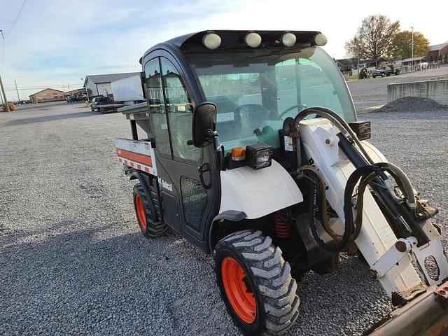 Image of Bobcat Toolcat 5600 equipment image 2