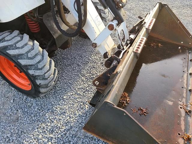 Image of Bobcat Toolcat 5600 equipment image 3