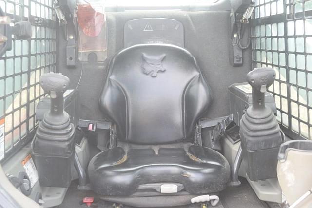 Image of Bobcat S750 equipment image 4