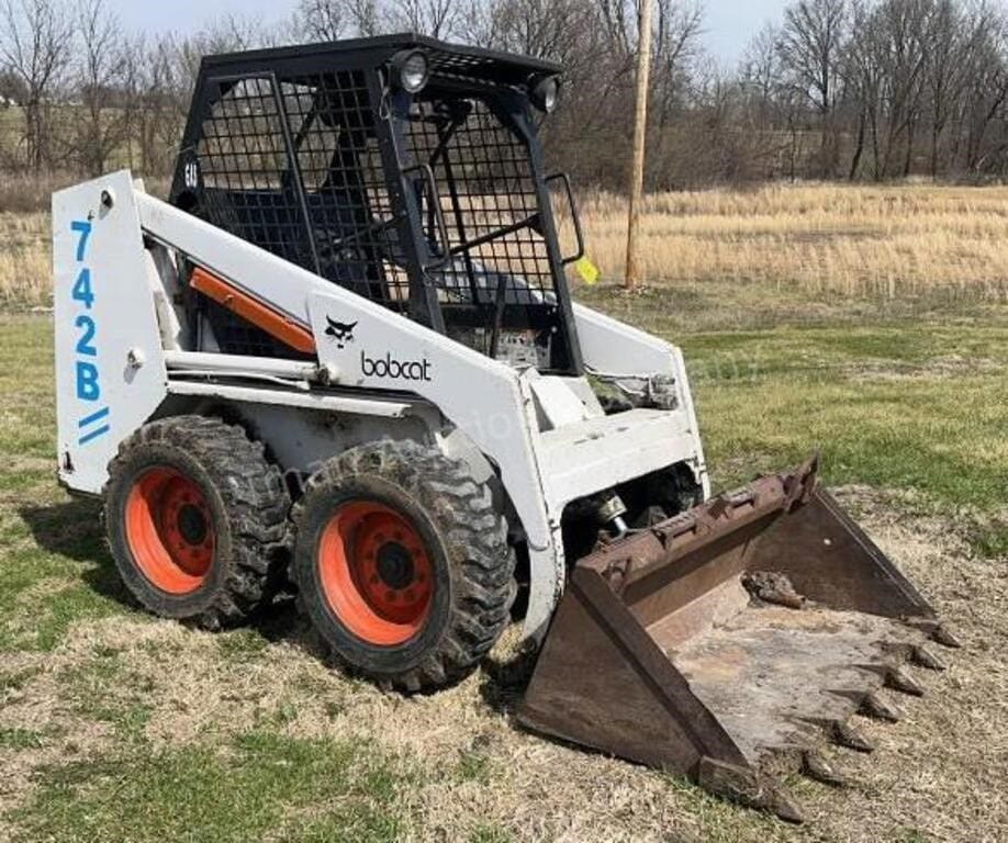 Bobcat 742B Equipment Image0