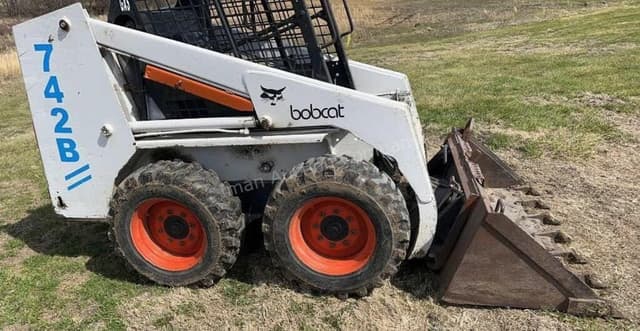 Image of Bobcat 742B equipment image 1