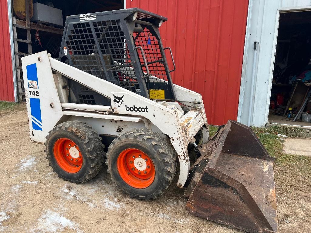 Main image Bobcat 742