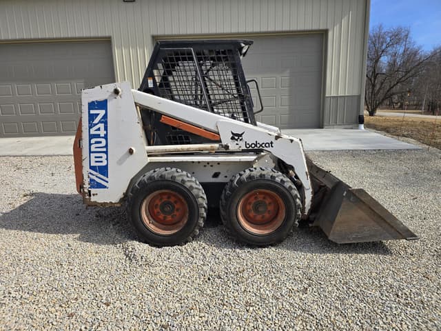 Image of Bobcat 742B equipment image 1