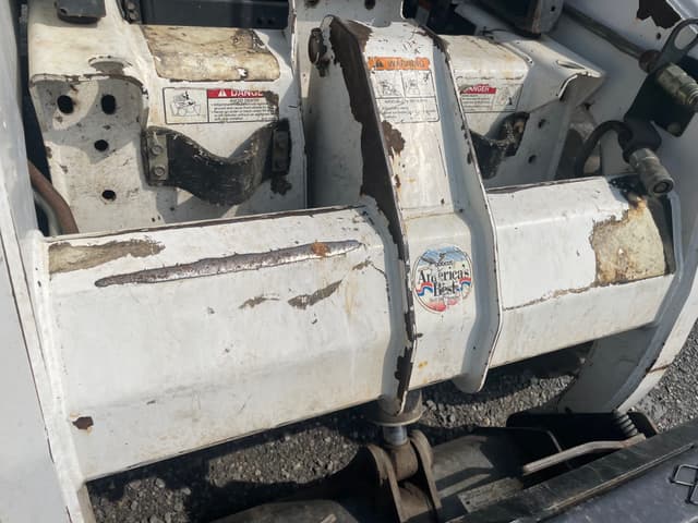 Image of Bobcat 863 equipment image 4