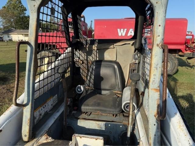 Image of Bobcat 864 equipment image 4