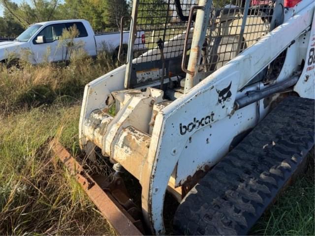 Image of Bobcat 864 equipment image 3
