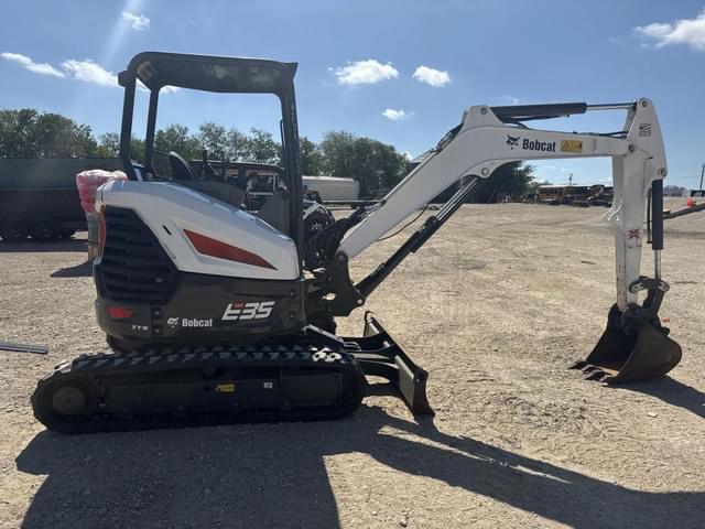 Image of Bobcat E35i equipment image 4