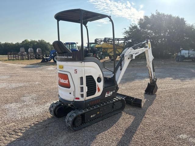 Image of Bobcat E20 equipment image 4