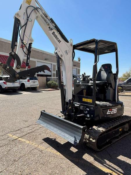 Image of Bobcat E26 equipment image 4