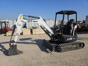 Main image Bobcat E26