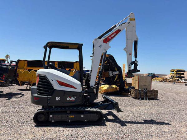 Image of Bobcat E32 equipment image 1