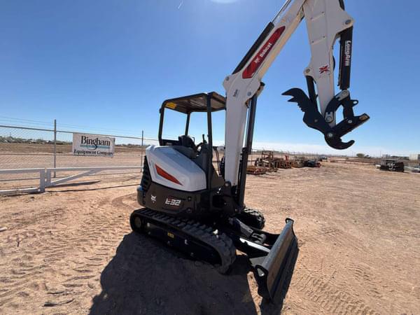 Image of Bobcat E32 equipment image 1