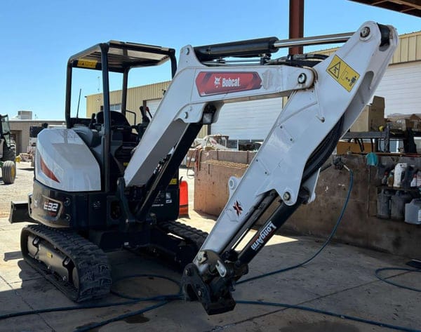 Bobcat E32 Equipment Image0