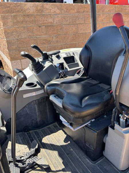 Image of Bobcat E32 equipment image 4