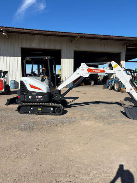 Image of Bobcat E32 equipment image 1