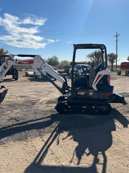 Bobcat E32 Equipment Image0
