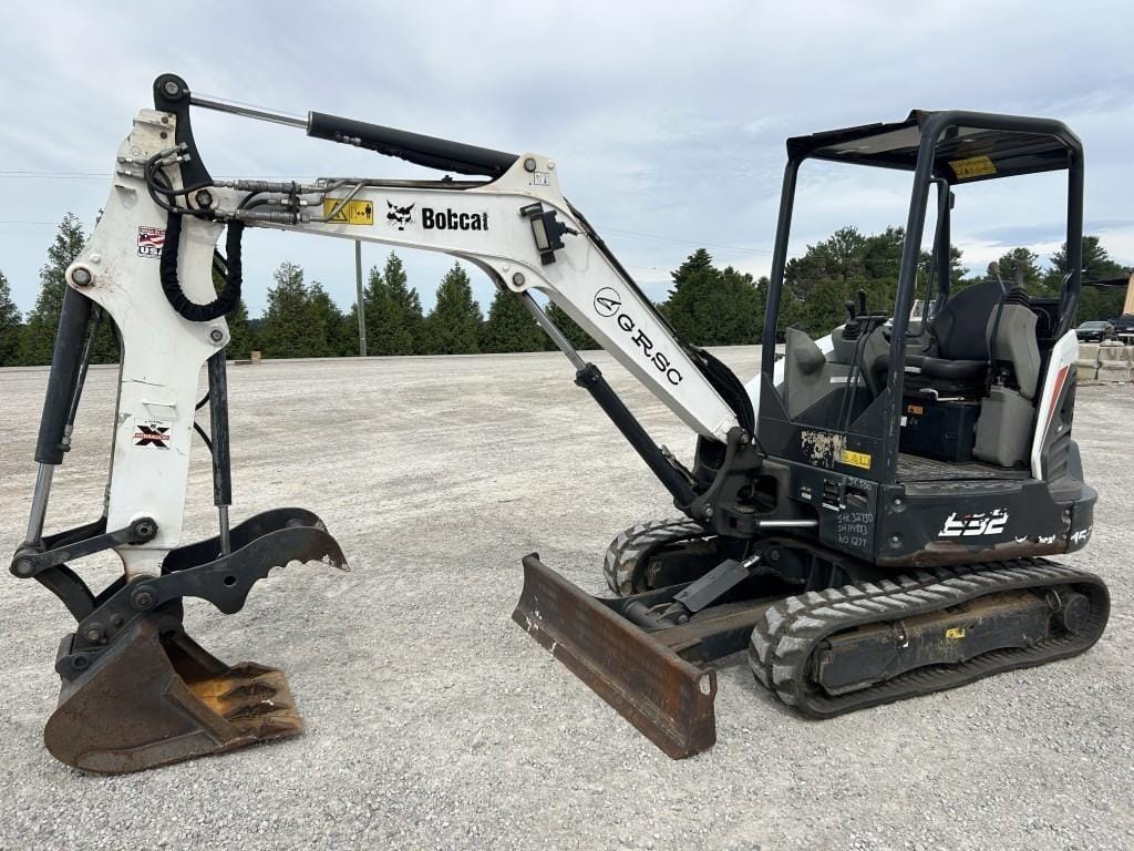Bobcat E32 Equipment Image0