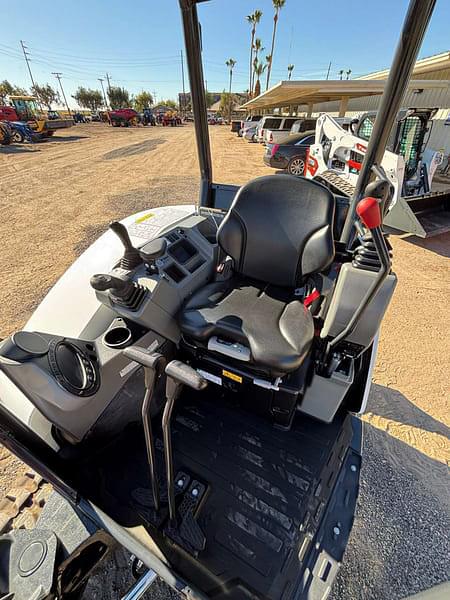 Image of Bobcat E32 equipment image 4