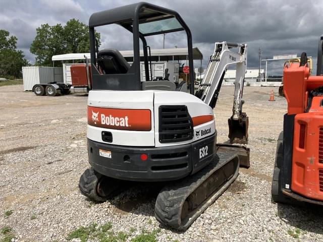 Image of Bobcat E32 equipment image 2