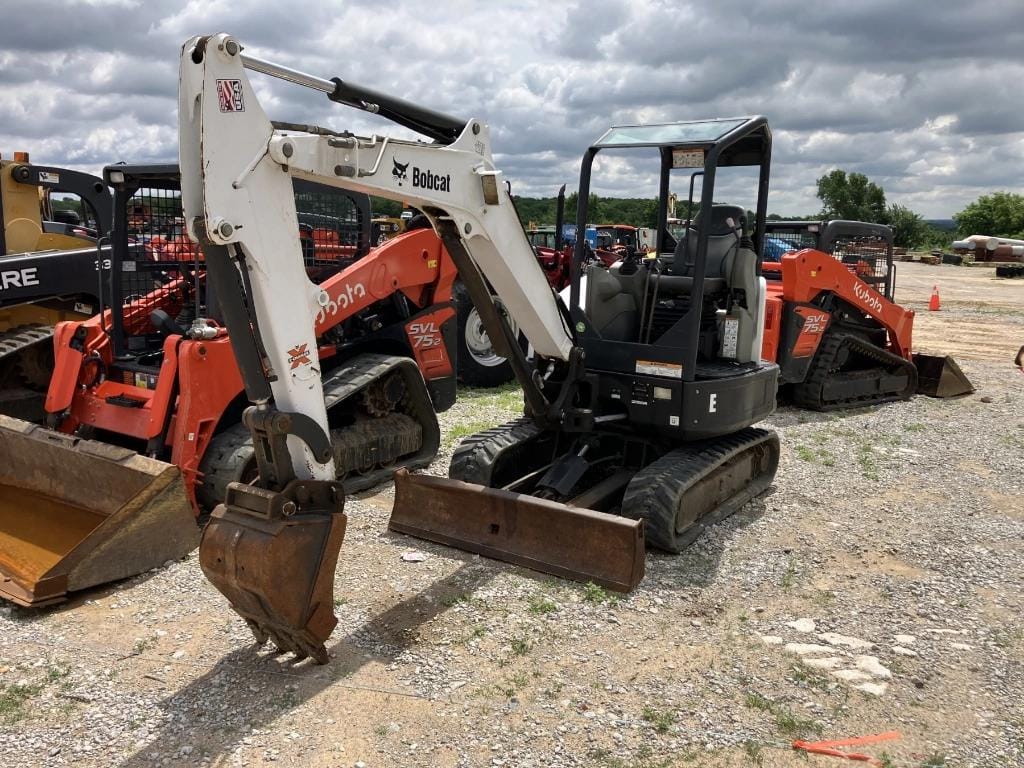 2017 Bobcat E32 Equipment Image0