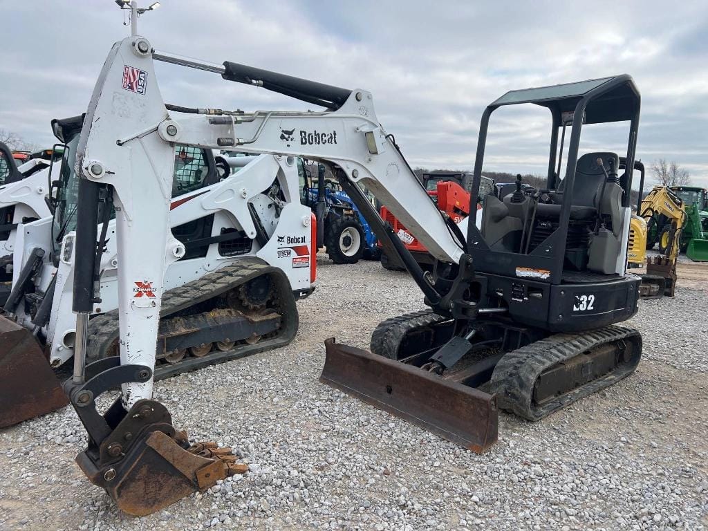 Main image Bobcat E32