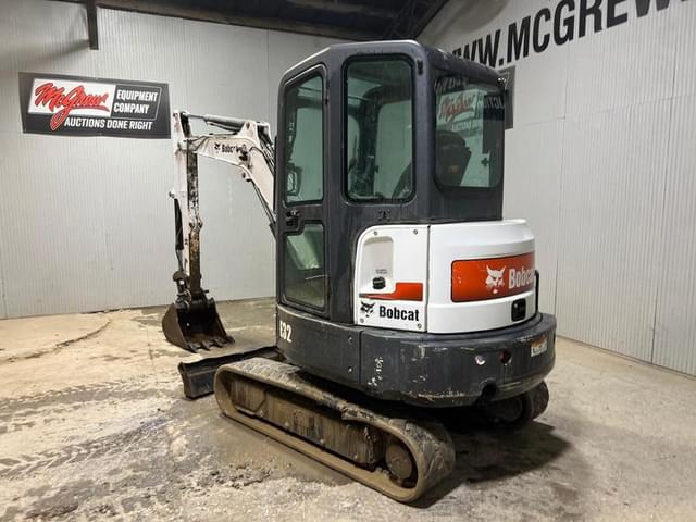 Image of Bobcat E32 equipment image 2