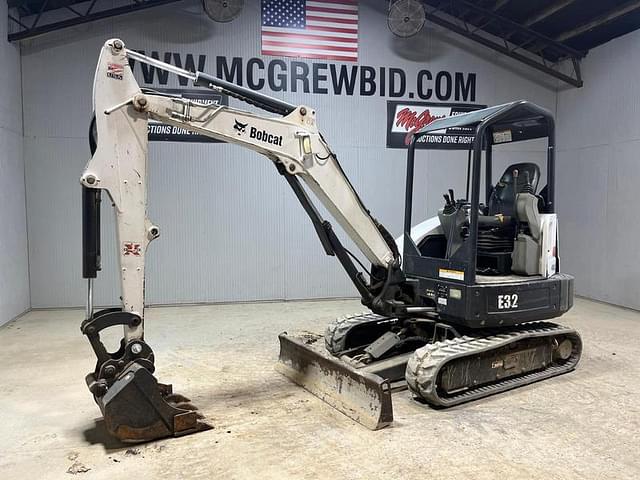 Image of Bobcat E32 equipment image 1