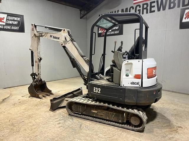Image of Bobcat E32 equipment image 2
