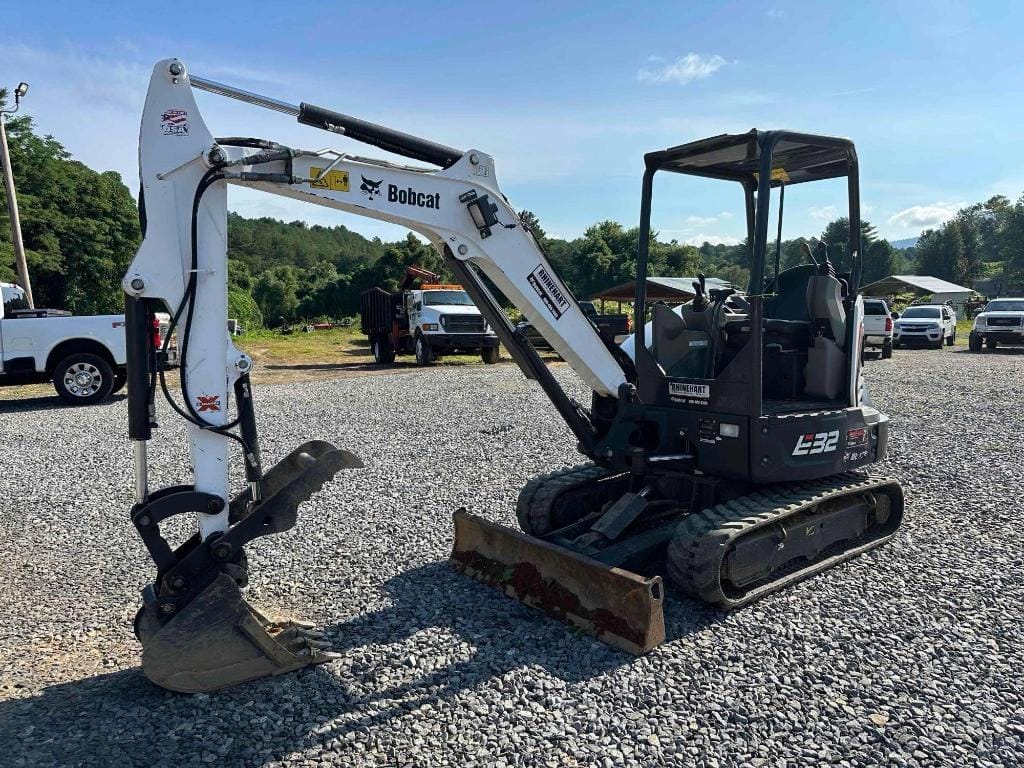 Bobcat E32i Equipment Image0