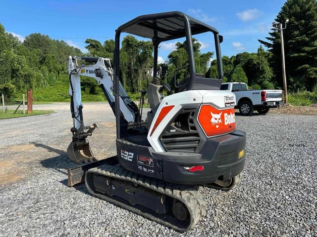 Image of Bobcat E32i equipment image 2
