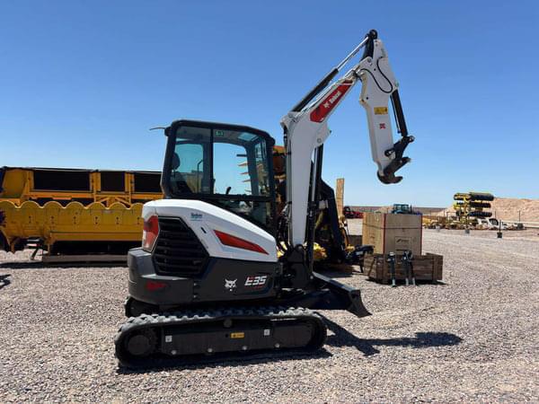 Image of Bobcat E35 equipment image 1