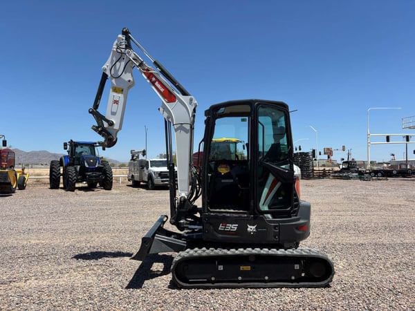 Bobcat E35 Equipment Image0