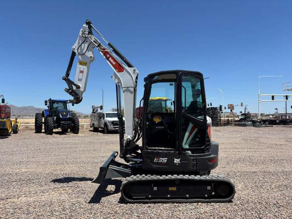 Image of Bobcat E35 equipment image 4