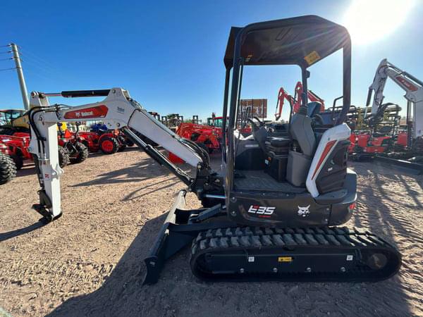 Image of Bobcat E35 equipment image 4