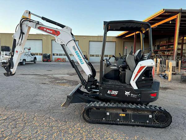 Image of Bobcat E35 equipment image 4