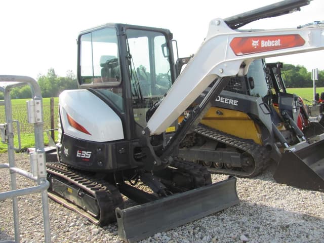 Image of Bobcat E35 equipment image 1