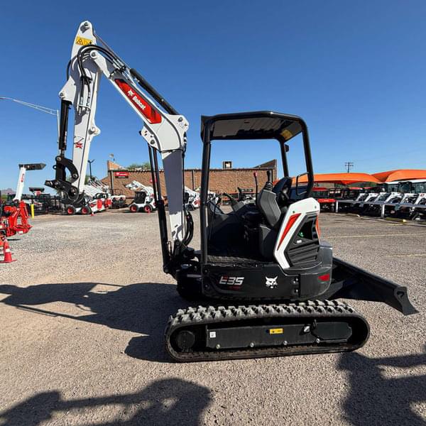 Image of Bobcat E35 equipment image 4