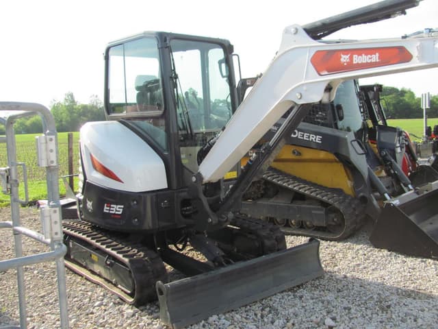 Image of Bobcat E35 equipment image 1