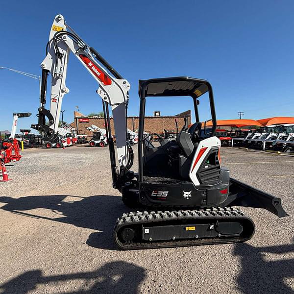 Image of Bobcat E35 equipment image 4