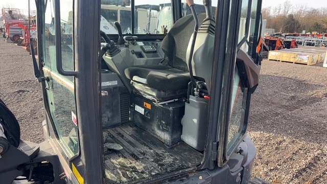 Image of Bobcat E35 equipment image 3