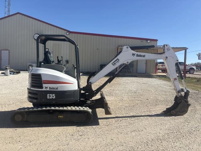 Image of Bobcat E35 equipment image 4
