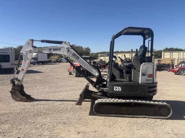 Image of Bobcat E35 equipment image 1