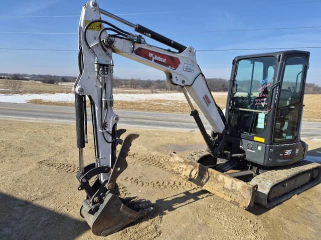 Image of Bobcat E35 equipment image 1