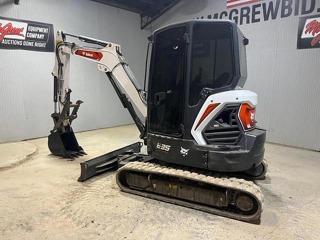 Image of Bobcat E35 equipment image 2
